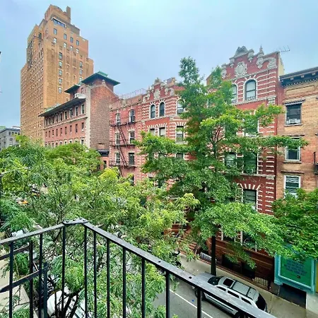 Charming One-Bedroom Apartment In South Chelsea New York Exterior photo
