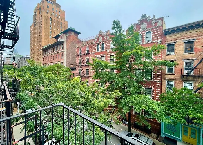 Charming One-Bedroom Apartment In South Chelsea